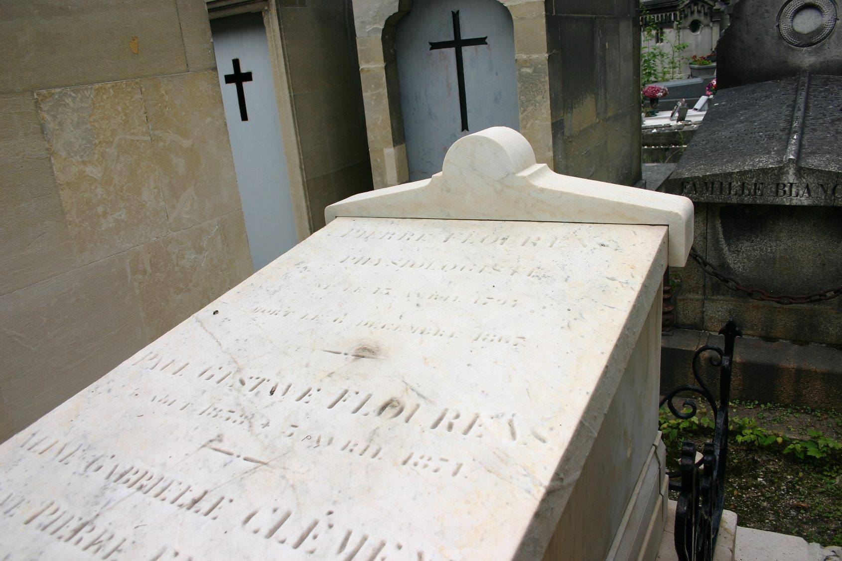 Pierre%20Flourens%27%20tomb%2C%20Pere%20Lachaise%20Cemetery%2C%20Paris%20%282%29.JPG